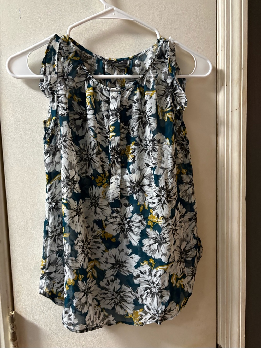 Beautiful Ann Taylor blouse size SP